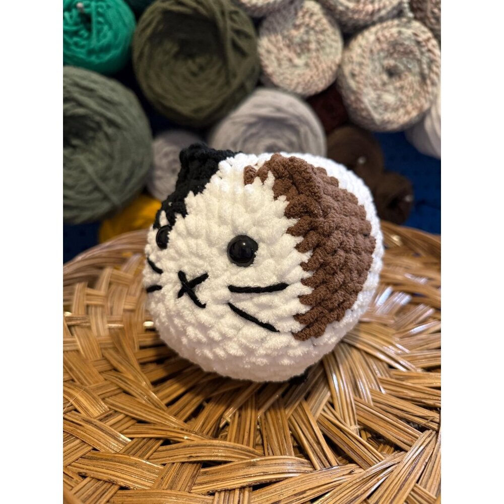 Chubby Crochet Cat Plush: Handmade Amigurumi Kitty